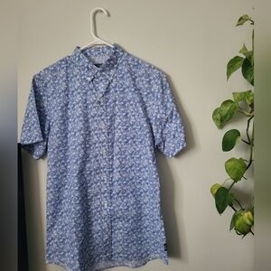 Men's Izod button up size medium shirt